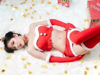 [Cosplay精选]微博Coser小姐姐妍子坚不可摧圣诞礼物主题性感内衣秀完美身材写真24P