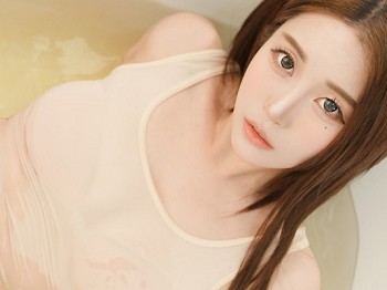 韩国美女模特Bomi-Sticky