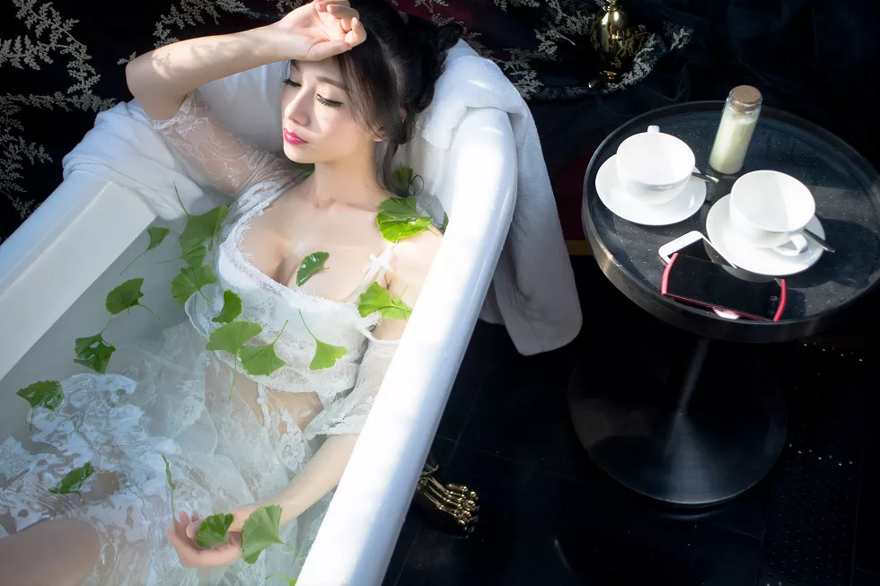 Xgyw.Org_推女神展如浴缸里的情趣内衣秀美乳超级诱惑写真53P