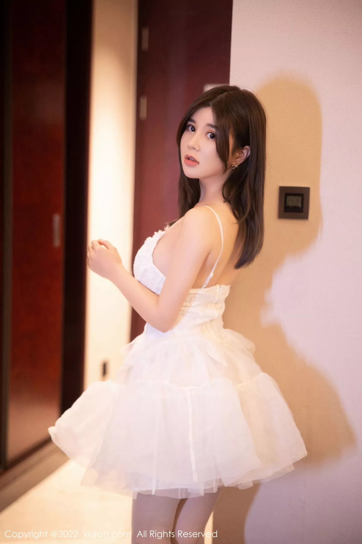 Xgyw.Org_XiuRen第5719期_模特周jojobaby白色蕾丝公主裙配白色丝袜秀完美身材诱惑写真83P