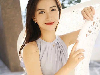XiuRen第1660期_嫩模艺儿拿铁户外白色长裙清新甜美风格靓丽迷人写真57P