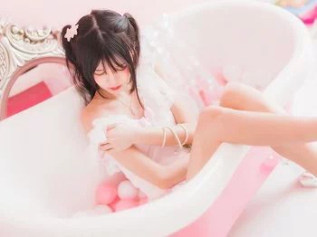 [喵糖映画]Vol.238_白色蕾丝内衣美女私房粉色浴缸里秀白嫩美腿迷人诱惑写真32P