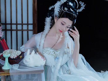 网络美女年年Nnian嫦娥仙子主题性感白色薄纱长裙低胸秀完美身材迷人诱惑写真36P